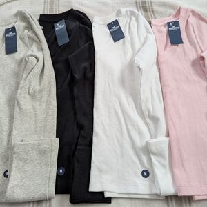 Four NWT Hollister V-neck T-Shirts Size M Long